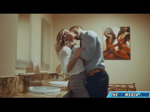❤️ Kad krūtiska blondīne pavedina tevi publiskā tualetē Domātais porno pie lv.elitemangas.top